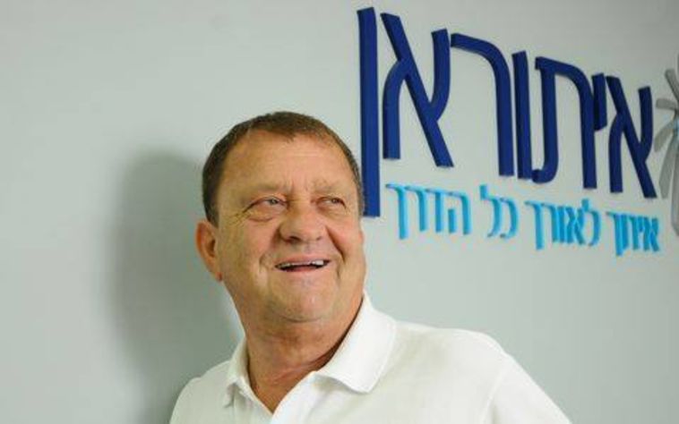 איזי שרצקי. הייתה לו חבורת שחקנים מיוחדת (אסף קלינגר)