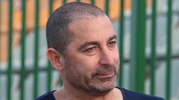 מזרחי לא היה פועל בלי אישורו. בן זקן