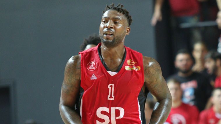 האואל. אפי רצה שיישאר