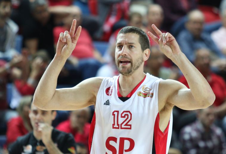 סוף עידן. הקפטן בפעולה