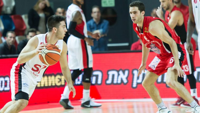 בלאט. פרץ בהפועל ת"א (עודד קרני, מנהלת הליגה) בלאט. פרץ בהפועל ת"א (עודד קרני, מנהלת הליגה)
