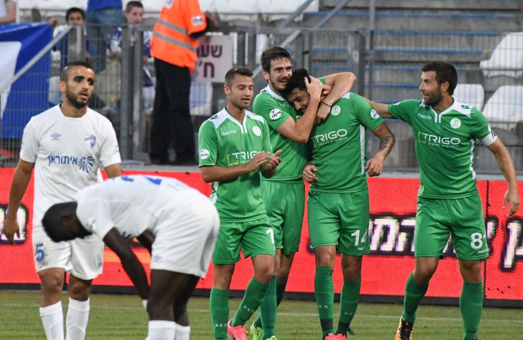 שחקני הפועל כפר סבא. בסוף הם יישארו בליגה. צילום: אנצו ג'וש