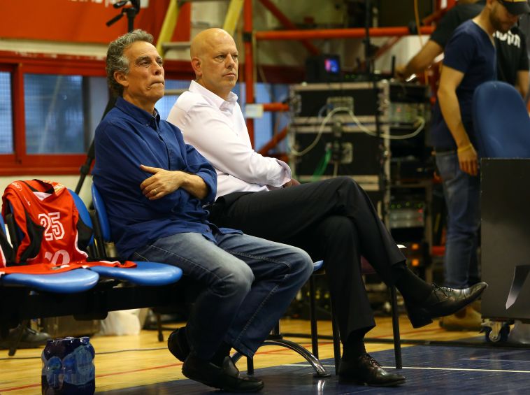 אפי בירנבוים ורמי הדר. המאמן והמנהל לא ראו עין בעין