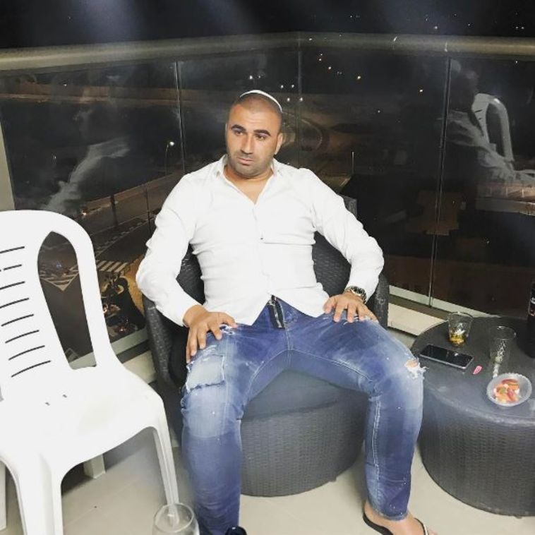 ערן לוי נח מהארוחה. צילום: אינסטגרם