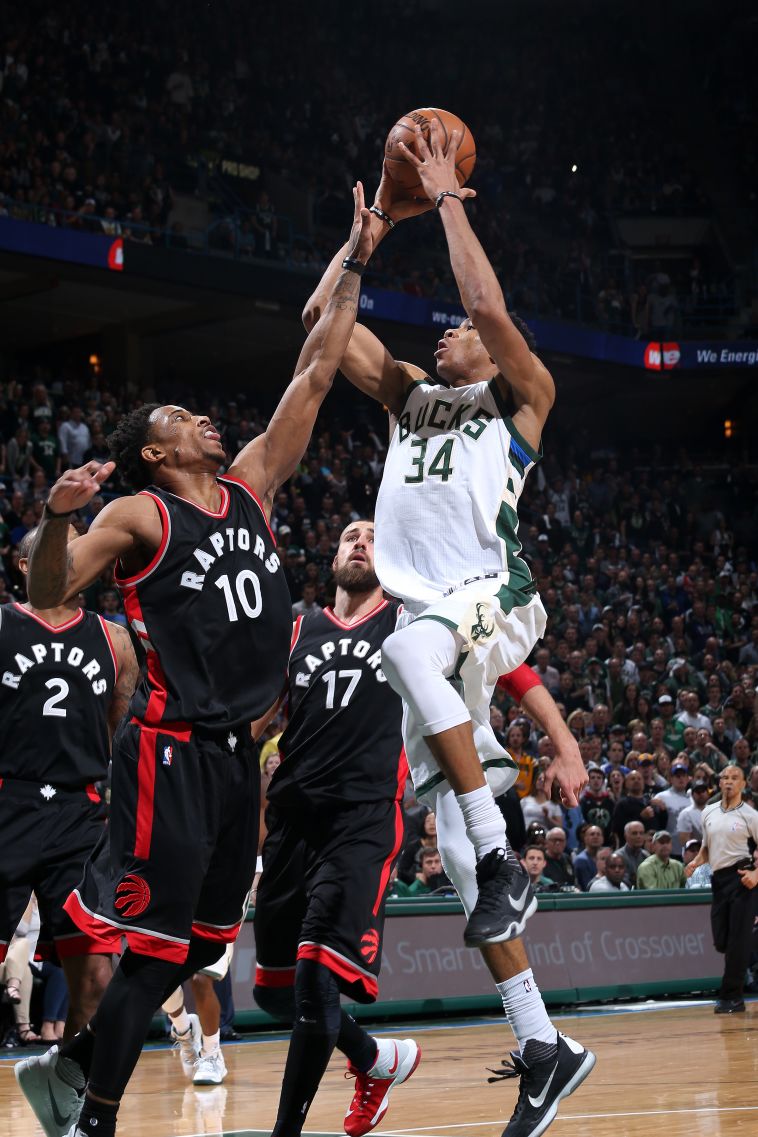 אנטטקומפו מול דמאר דרוזן. יחסר ליוונים