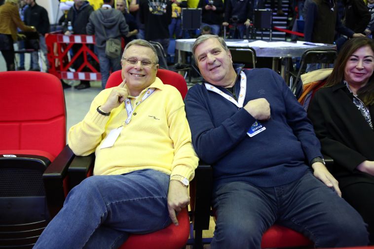 רקנאטי מימין. דוחף להחתמת משעור. צילום: אודי ציטיאט