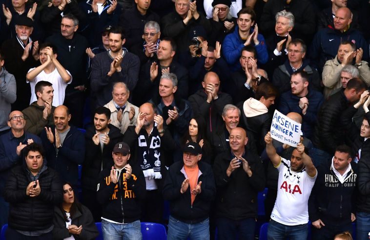 אוהדי טוטנהאם. סובלים פעם אחר פעם