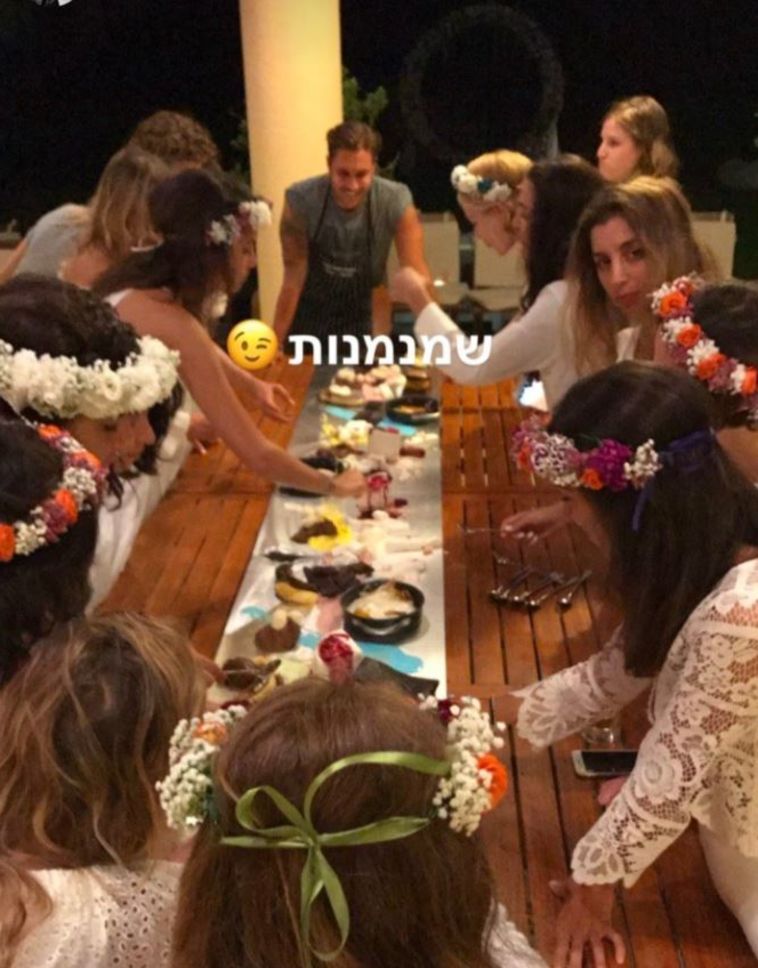קורל סימנוביץ' והחברות במסיבת רווקות. צילום: אינסטגרם קורל סימנוביץ' והחברות במסיבת רווקות. צילום: אינסטגרם