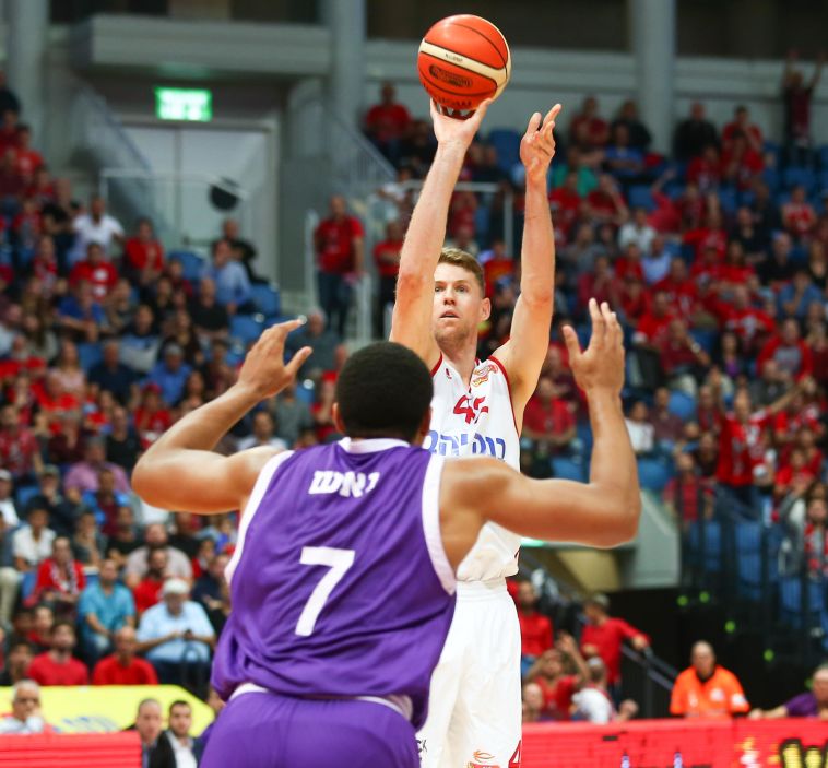 פיטרסון מול נאש. רבע ראשון מהסרטים