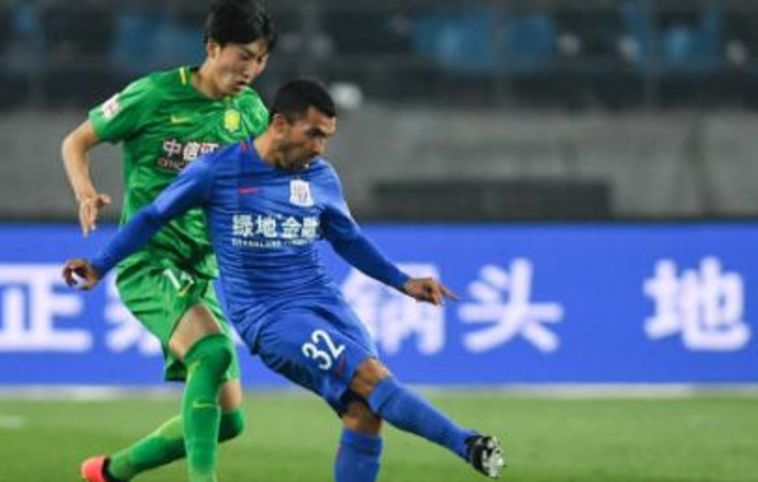 קרלוס טבס. מעל כולם, בזכות הסינים (אתר הליגה הסינית)