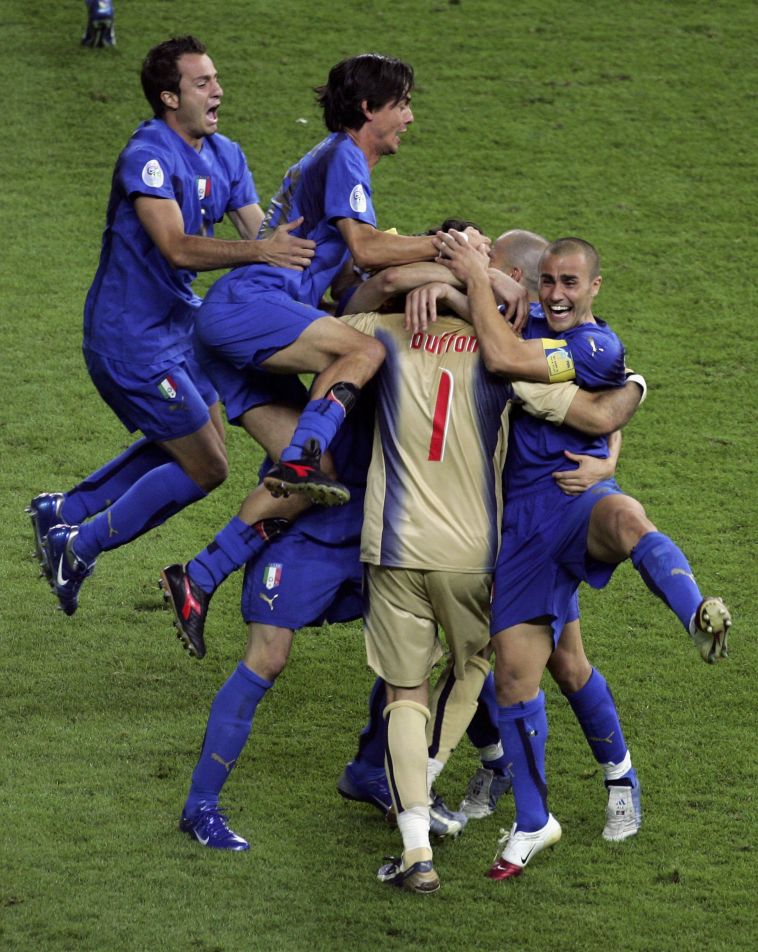 בופון במרכז החגיגה האיטלקית ב-2006. זכה כמעט בכל תואר