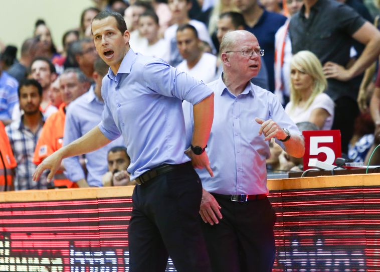 שמוליק ברנר. יריב יצקן יעזור לו (עדי אבישי) שמוליק ברנר. יריב יצקן יעזור לו (עדי אבישי)