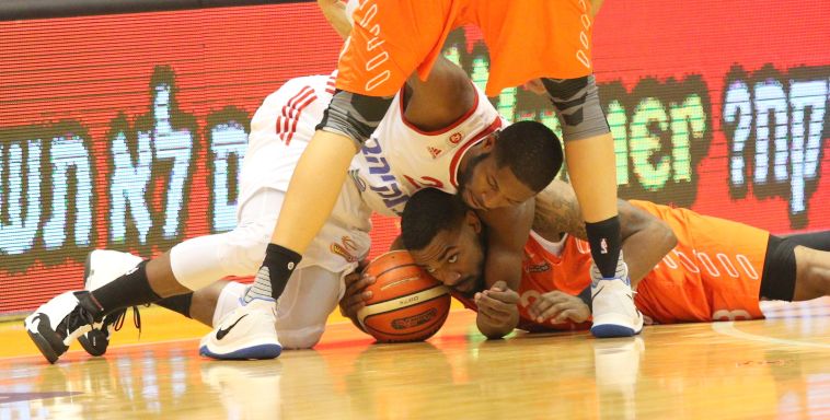 פיינל פור. מלחמה על הפרקט (עדי אבישי)