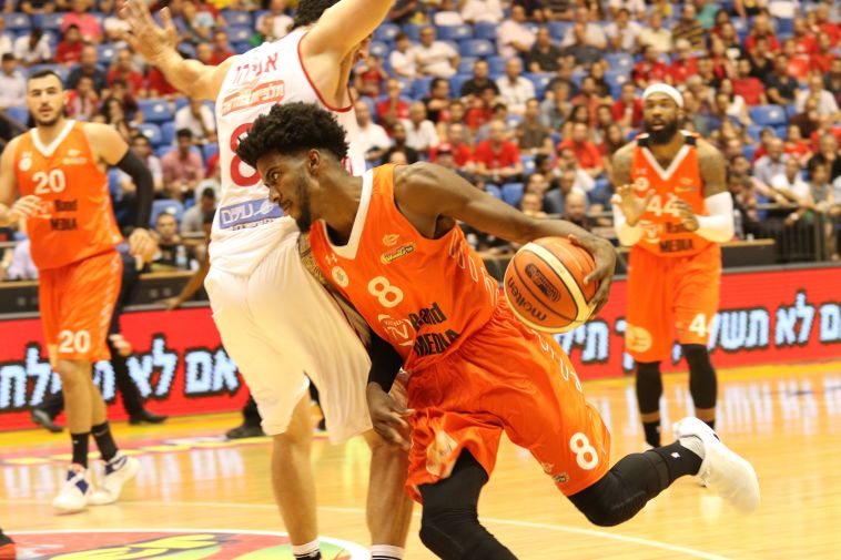 שון דוסון. המשיך את העונה החלשה (עדי אבישי)