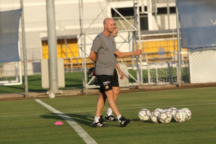 קרויף באימון. עובד