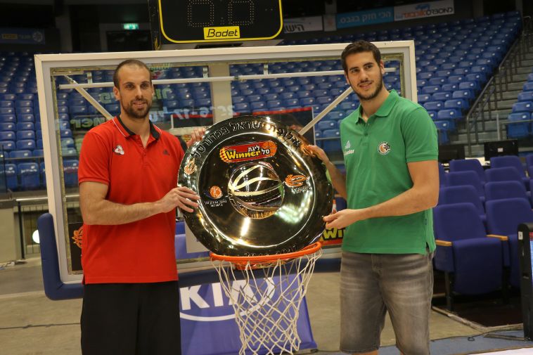 הקפטנים. מי יניף מחר בערב?