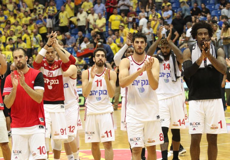 ג'רלס וחבריו לקבוצה מהעונה שעברה "הם המשפחה שלי" (עדי אבישי)