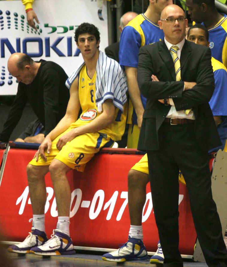 ספאחיה עם אליהו (עדי אבישי)