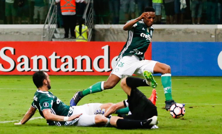 יירי מינה. ברצלונה עוקבת מקרוב (gettyimages)