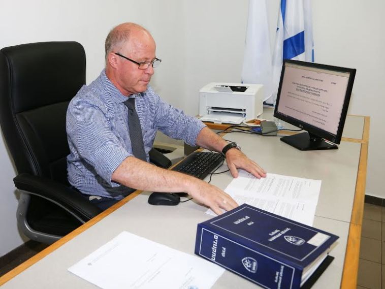 גיורא לנדאו. דיון דחוף (דני מרון)