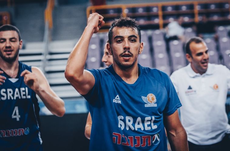 נבון. יש לו סיבות לחגוג (FIBA)