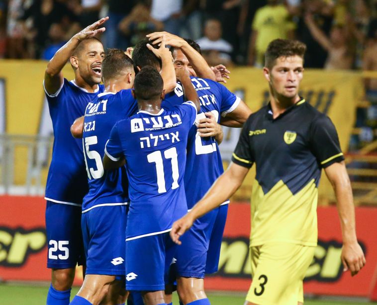 שחקני הפועל אשקלון. יודעים מה מחכה להם (דני מרון) שחקני הפועל אשקלון. יודעים מה מחכה להם (דני מרון)