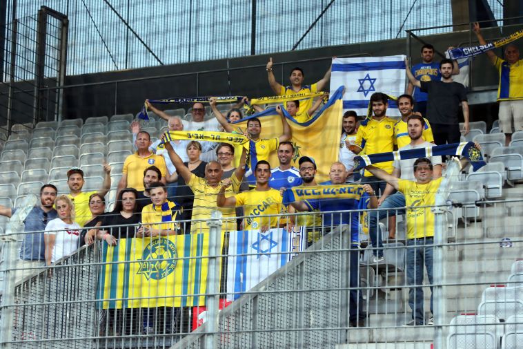 האוהדים הצהובים מקווים לחזור עם ניצחון (אודי ציטיאט)