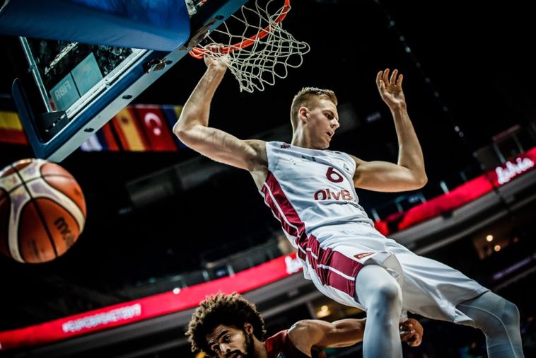 פורזינגיס. 27 נקודות מול בלגיה (FIBA)