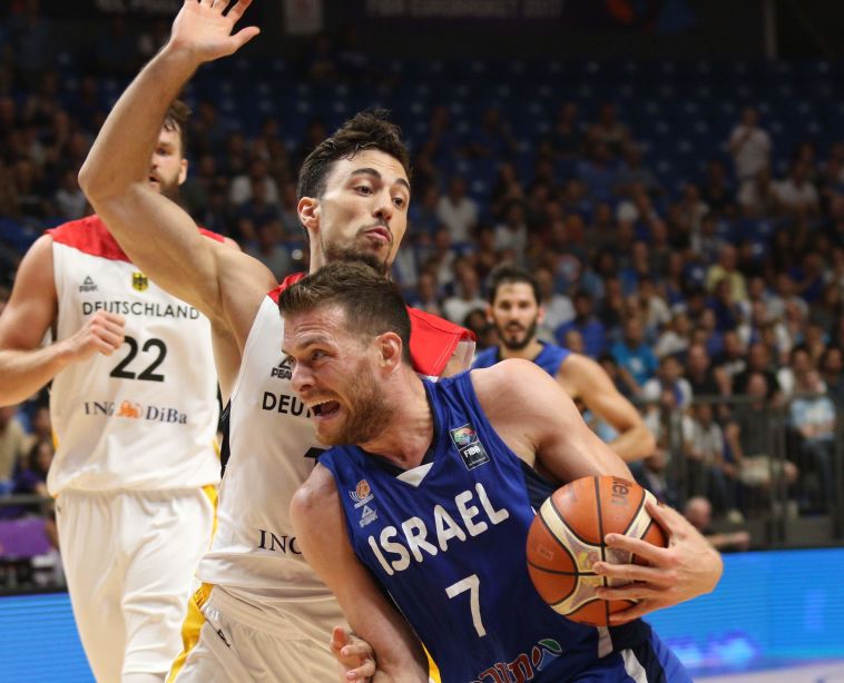 מקל נגד גרמניה. משחק שהוא חובה מקל נגד גרמניה. משחק שהוא חובה