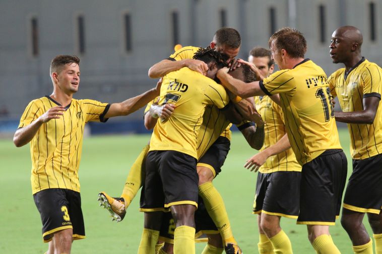 שחקני בית"ר ירושלים חוגגים. הצהרת כוונות (עדי אבישי) שחקני בית"ר ירושלים חוגגים. הצהרת כוונות (עדי אבישי)