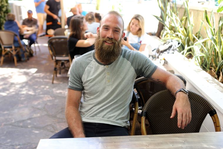 דני עמוס. בטן מלאה על החברה הישראלית (אודי ציטיאט)