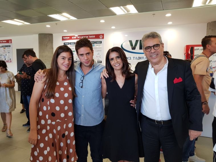 אלונה ברקת במהלך הרמת הכוסית (ליאור מוסקוביץ)