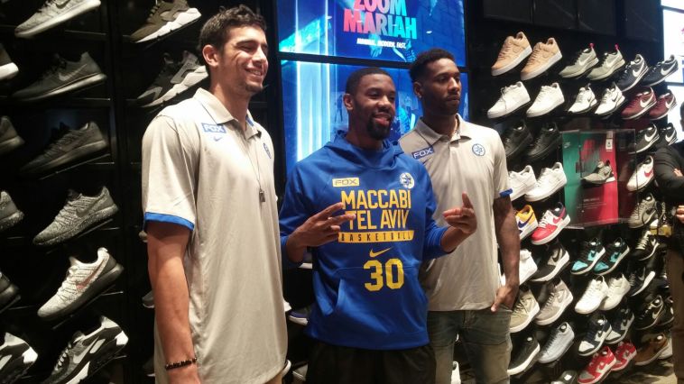 השחקנים באירוע ההשקה