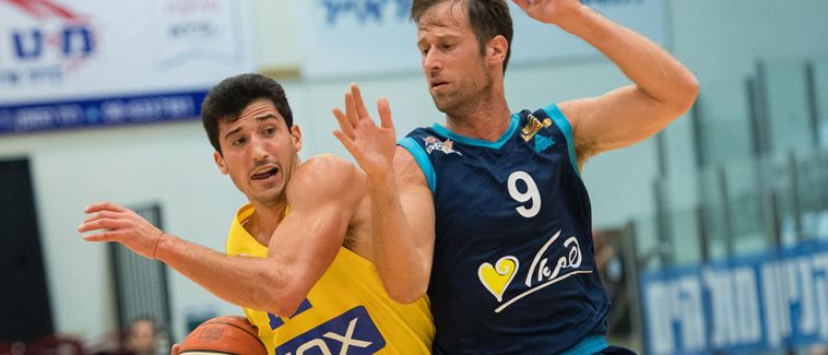 ג'ון דיברתולמיאו בעוד משחק נהדר (מנהלת הליגה)