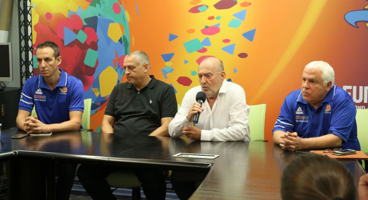קטש ואנשי האיגוד. הקמפיין יוצא לדרך (עדי אבישי) קטש ואנשי האיגוד. הקמפיין יוצא לדרך (עדי אבישי)