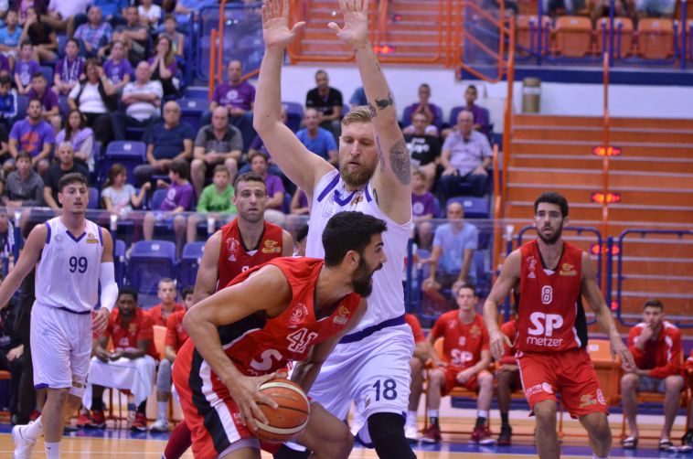 תומר גינת מתקשה מול איגור נסטרנקו