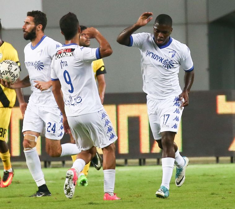 נייג'ל האסלביינק. רק נכנס וכבר כבש (דני מרון)