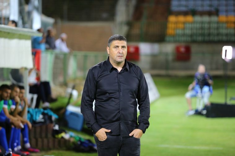 יובל נעים. הצרות לא מפסיקות (לירון מולדובן)