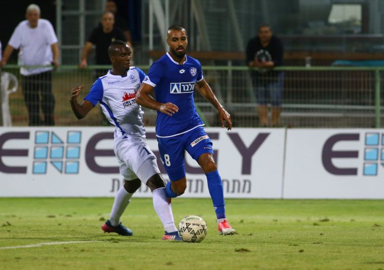 אדהנני מכשיל את ספורי ברחבה (לירון מולדובן)