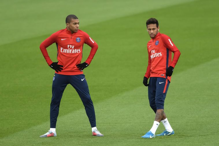 אמבפה וניימאר. מי צריך לשלם מיליונים? (AFP)