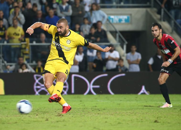 ערן לוי רגע לפני כיבוש הפנדל (דני מרון)