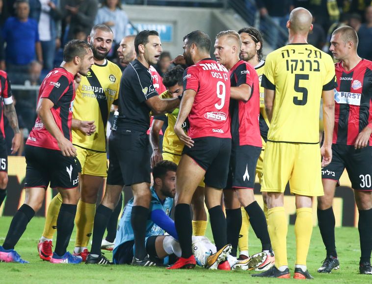 השופט בא להרגיע את בן בסט (דני מרון)