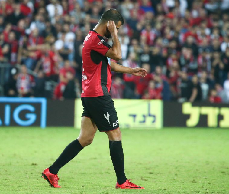 בן בסט יורד מהדשא בעצבים (דני מרון)