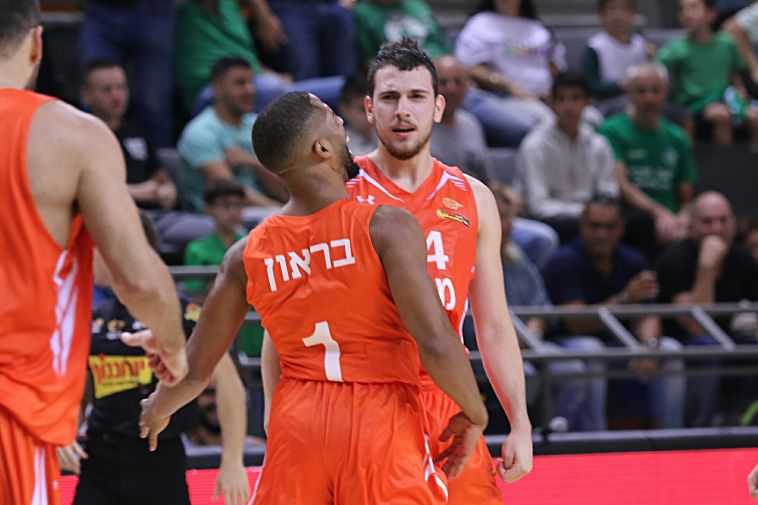 גוט חוגג עם בראון