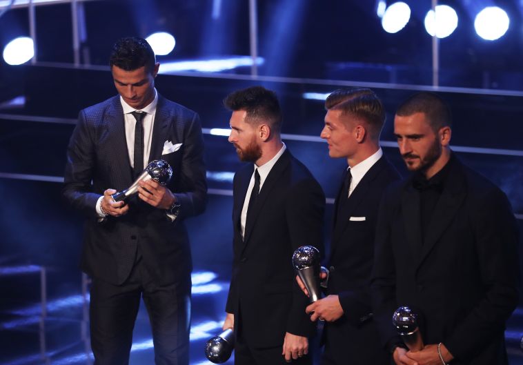 מסי עם רונאלדו. שניהם מגלים יציבות מרשימה (gettyimages) מסי עם רונאלדו. שניהם מגלים יציבות מרשימה (gettyimages)
