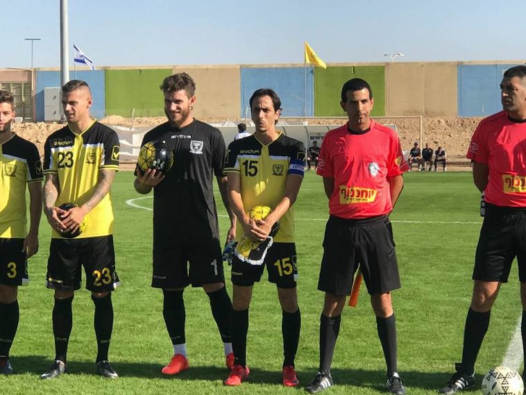 בניון לפני המשחק