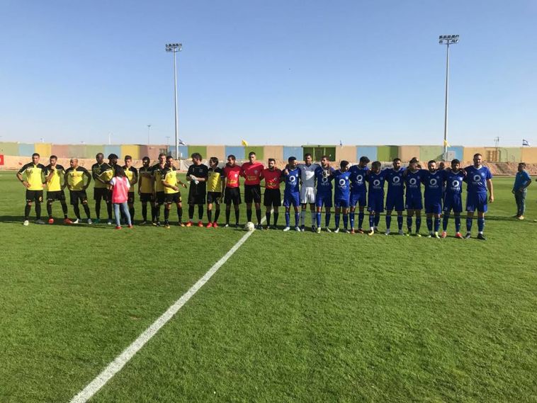 שתי הקבוצות לפני המשחק