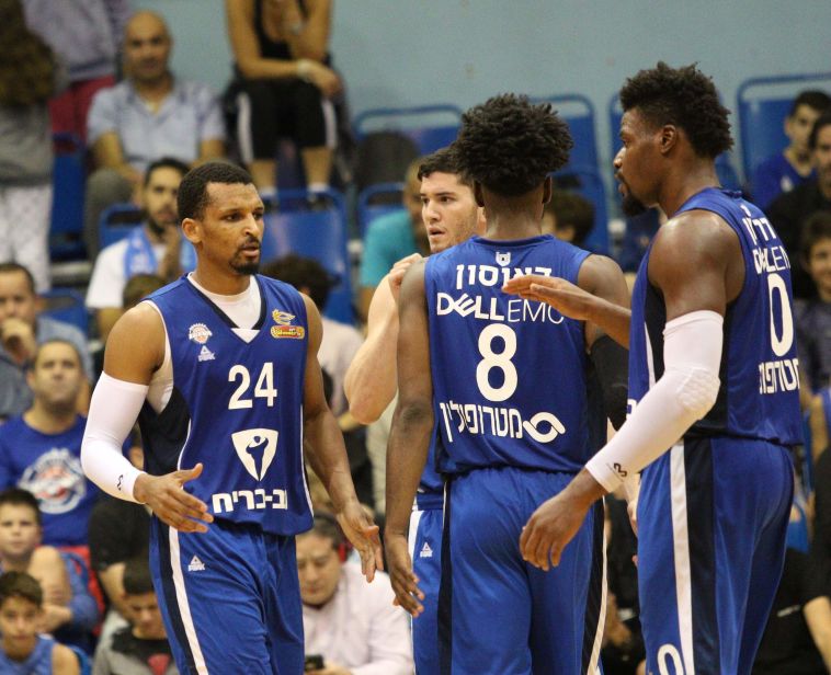 שחקני בני הרצליה. סוף סוף יחגגו מול אשדוד? (עדי אבישי) שחקני בני הרצליה. סוף סוף יחגגו מול אשדוד? (עדי אבישי)