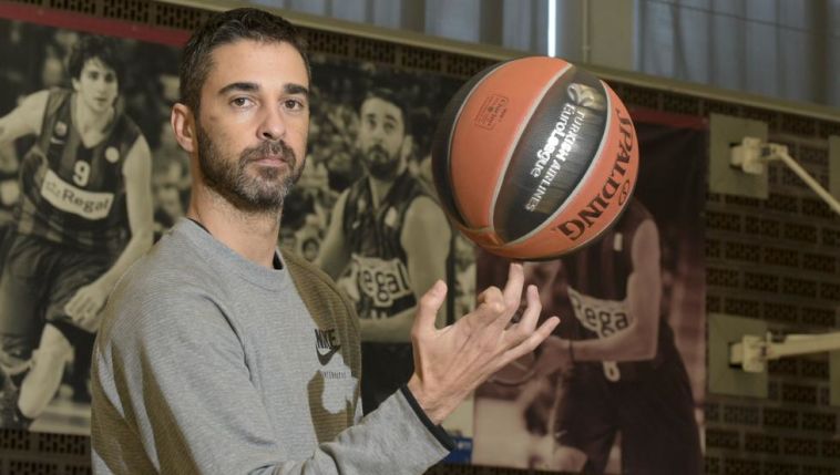 חואן קרלוס נבארו. טקס מול מכבי (טוויטר)