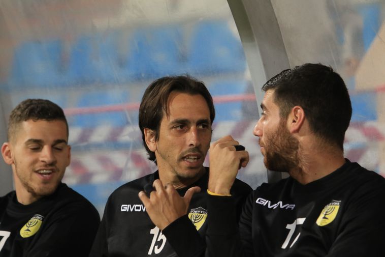 יוסי בניון. שוב פתח על הספסל (ערן לוף)